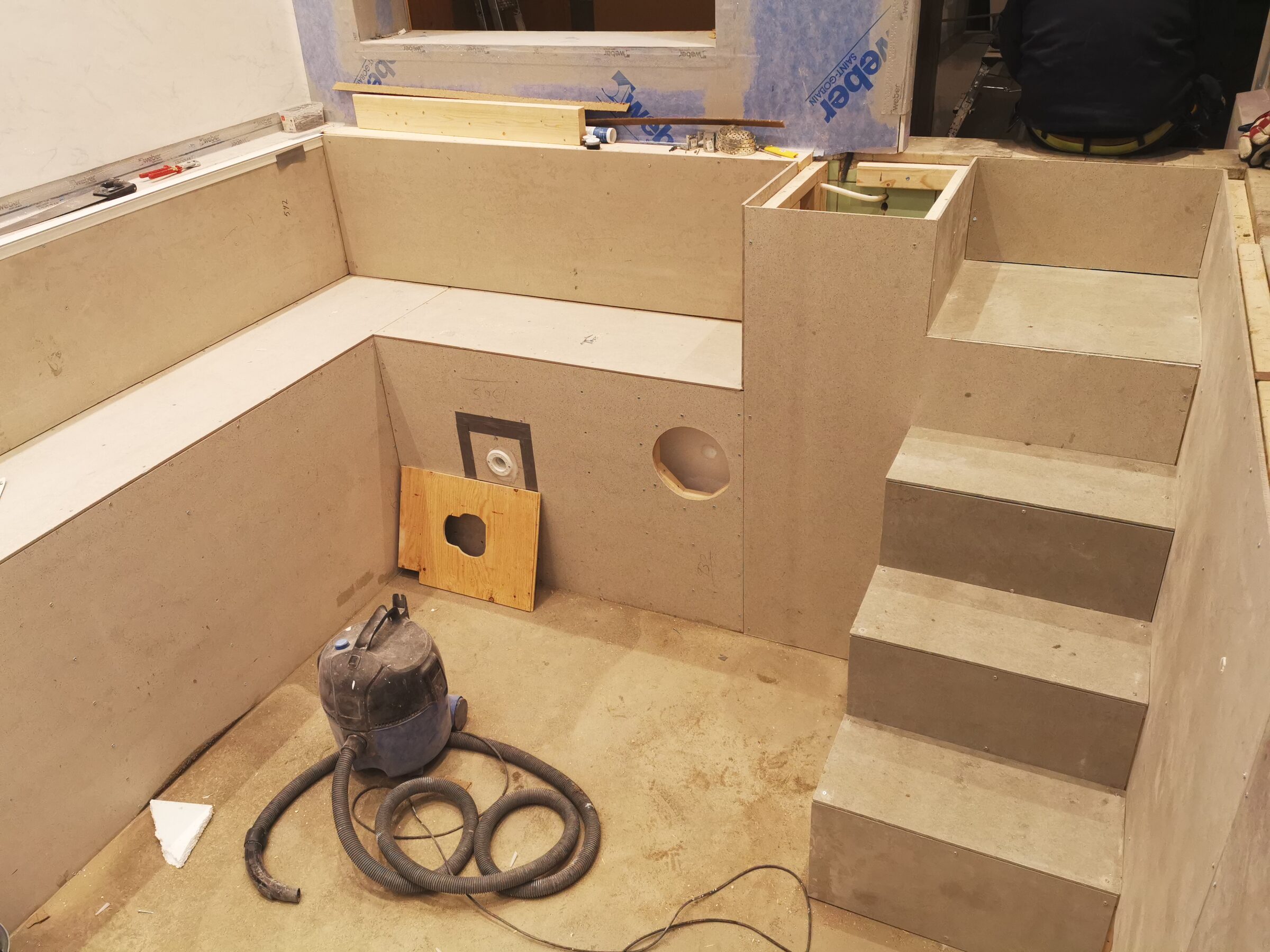 Detaljbild från ombyggnaden av inomhuspoolen